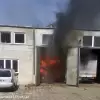 [ZDJĘCIA] Pożar ciężarówki w warsztacie samochodowym