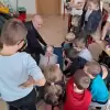 [ZDJĘCIA] Tyscy strażnicy miejscy uczą dzieci pierwszej pomocy