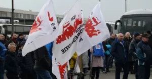 [ZDJĘCIA] Protest pracowników tyskiego Fiata. Chcą podwyżki płac